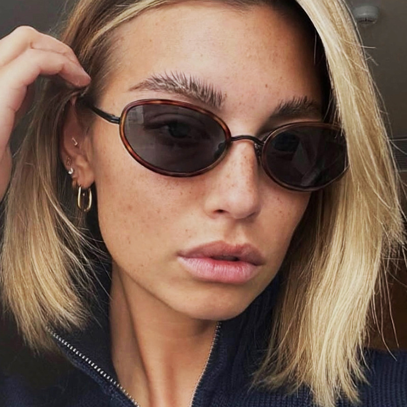 New Stylish Trendy Metal Oval  - Street Fashion Definition ulasan dan harga